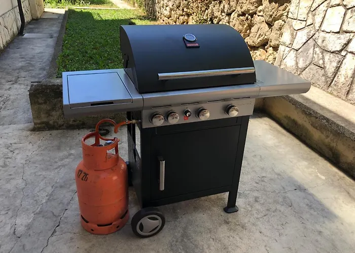 Pepi アパート ロヴラン