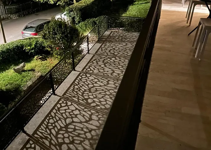 アパート Pepi ロヴラン